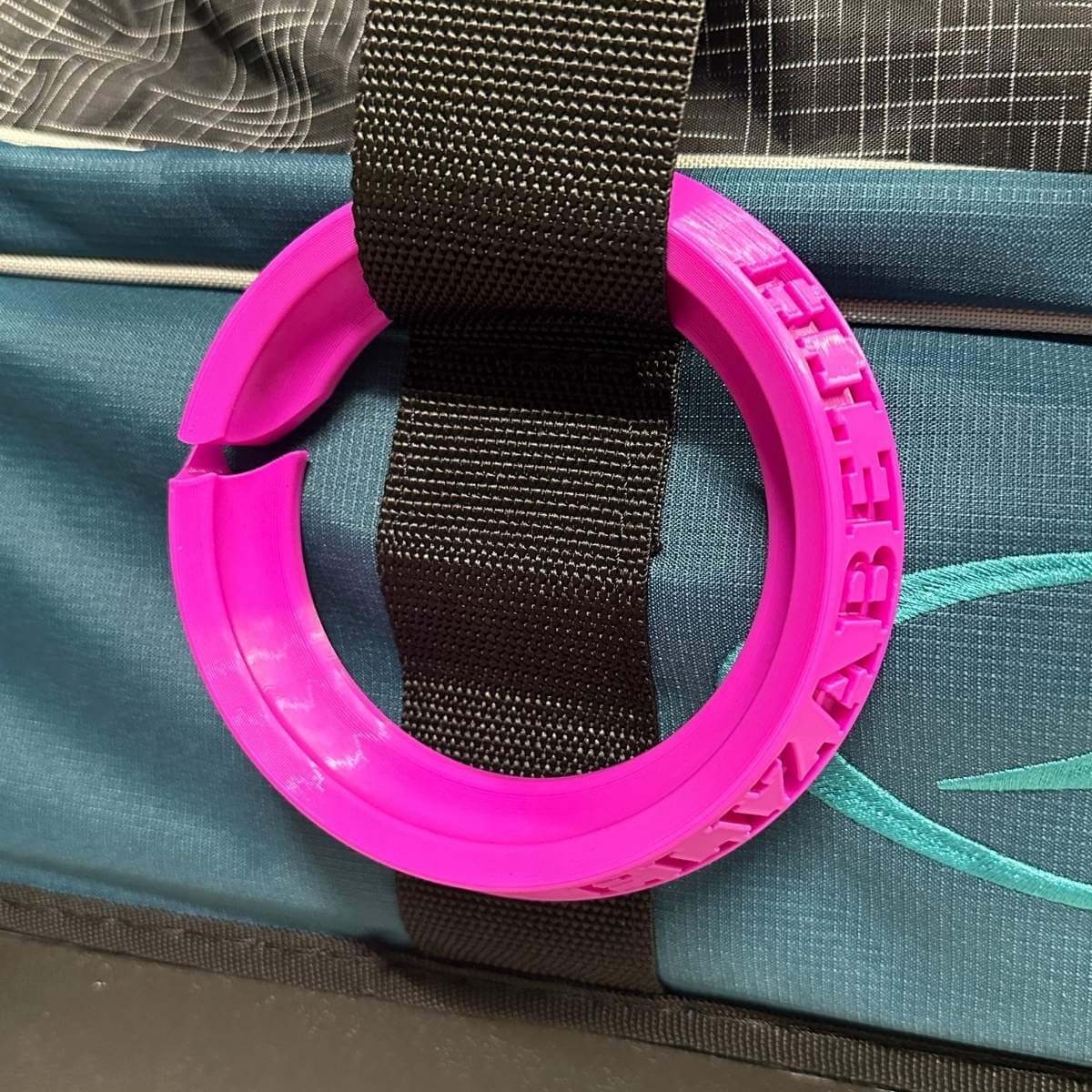 Display_Design_magenta_variant holder
